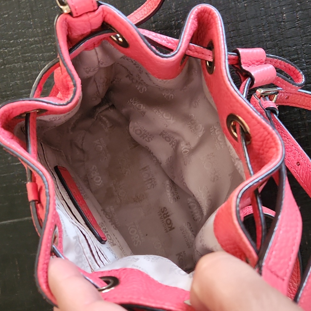 Michael kors mini bucket crossbody bag💖 - Picture 3 of 7